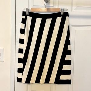 Banana Republic, size 6 Black and White Striped pencil skirt. New with tags